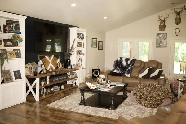 540 Reindeer RD, Neosho, MO 64850