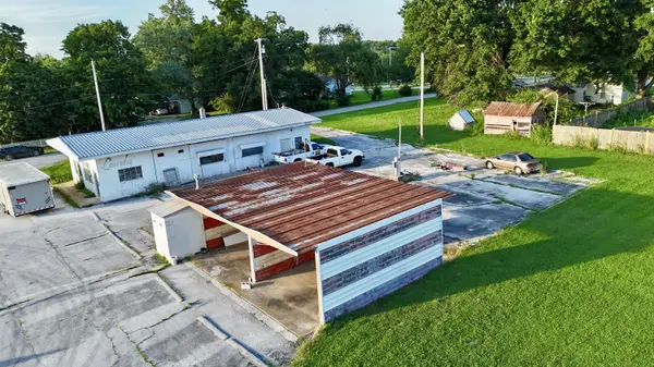 506 S Grand ST, Greenfield, MO 65661