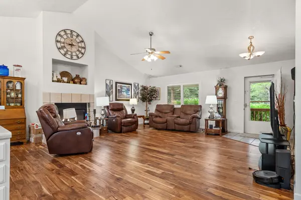 24 Elm DR, Kimberling City, MO 65686
