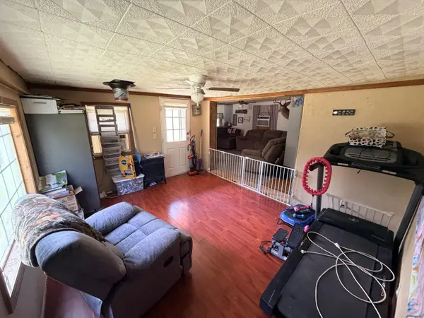 9457 County Road 9160, Koshkonong, MO 65692