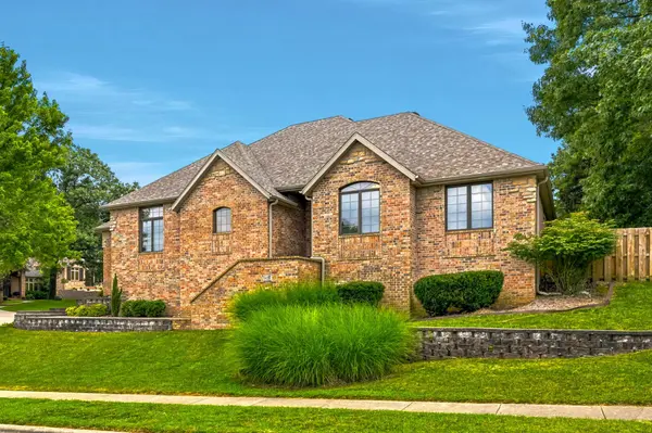 1628 E Wood Oaks ST, Springfield, MO 65804