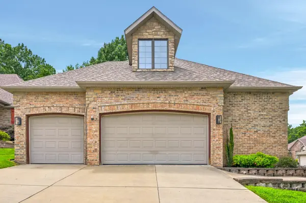 1628 E Wood Oaks ST, Springfield, MO 65804