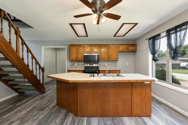 1922 S Colony AVE, Bolivar, MO 65613