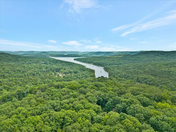 000 Pioneer Point Road RD, Galena, MO 65656