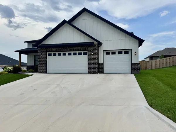 2617 W Webb RD, Ozark, MO 65721