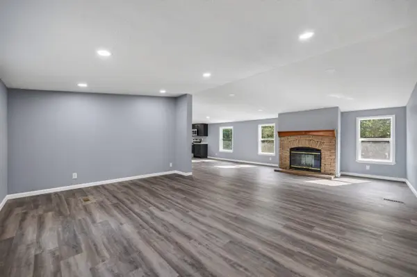 25205 Ranch DR, Lebanon, MO 65536