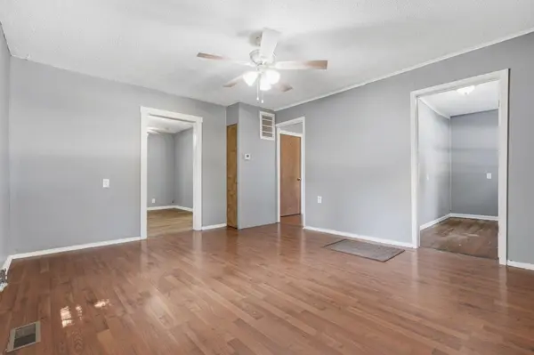 921 W Chicago ST, Springfield, MO 65803
