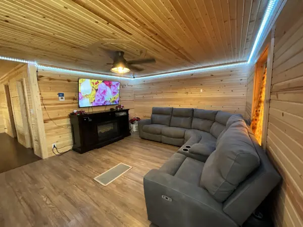 107 E 2nd ST, Mountain View, MO 65548