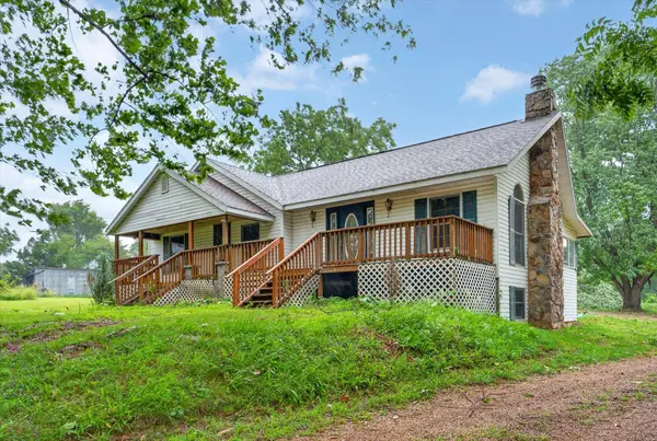 218 Piffy LN, Climax Springs, MO 65324