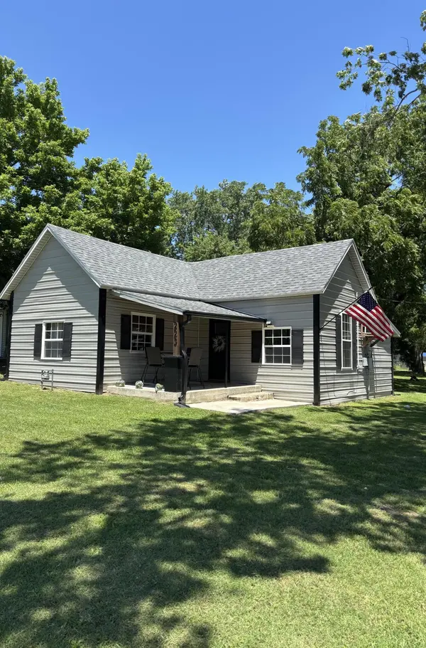 223 E Cleveland AVE, Walnut Grove, MO 65770