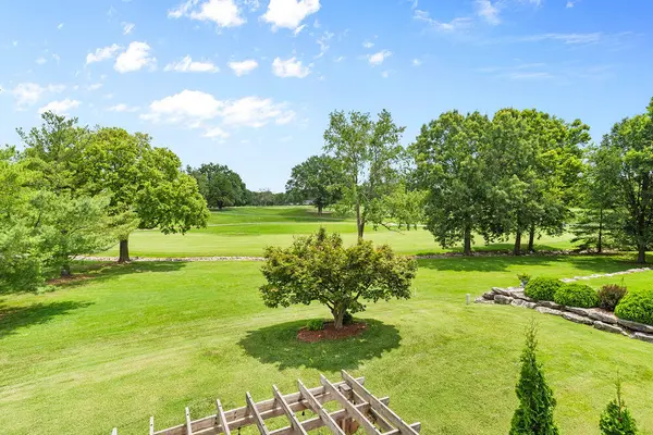 4211 Greenbriar DR, Nixa, MO 65714