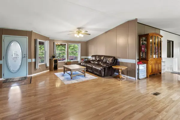 110 Alms AVE, Walnut Shade, MO 65771