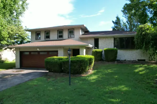 1017 W Meadowview LN, Republic, MO 65738