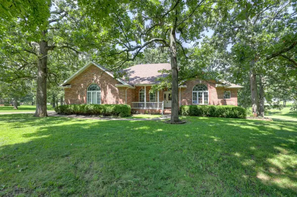 620 Parkwood DR, Mt Vernon, MO 65712