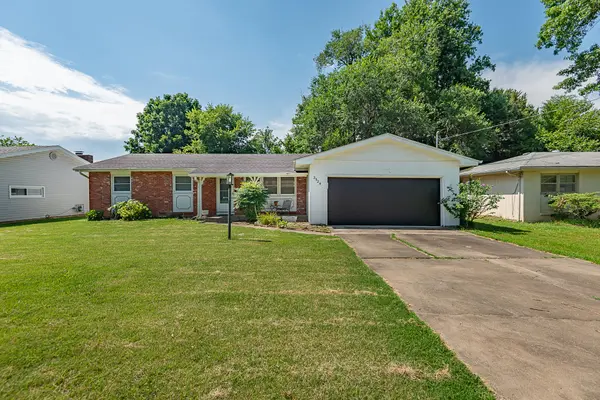 2524 E Seminole ST, Springfield, MO 65804