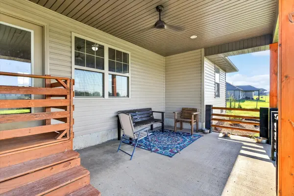 206 Maria RD, Clever, MO 65631