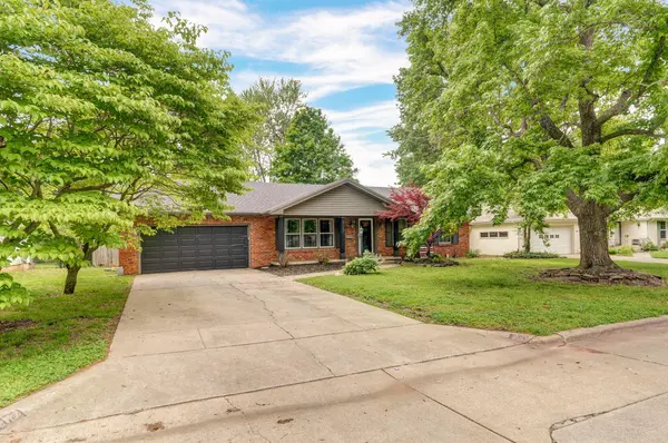 2117 E Montclair ST, Springfield, MO 65804