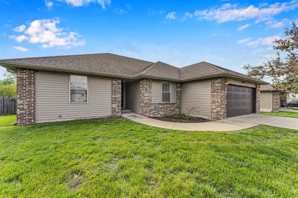 1054 S Tanner DR, Springfield, MO 65802