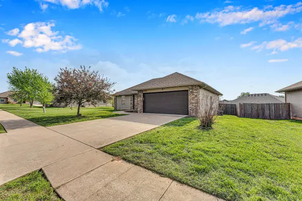 1054 S Tanner DR, Springfield, MO 65802