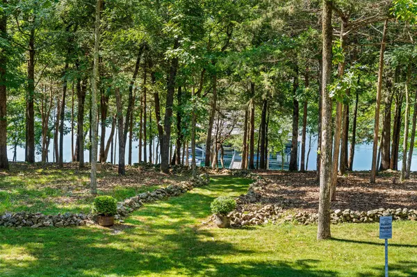 53 Holly LN, Branson West, MO 65737