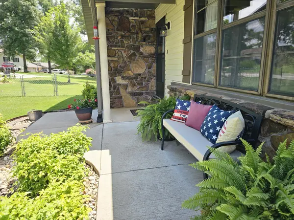 119 Vancil ST, Pineville, MO 64856