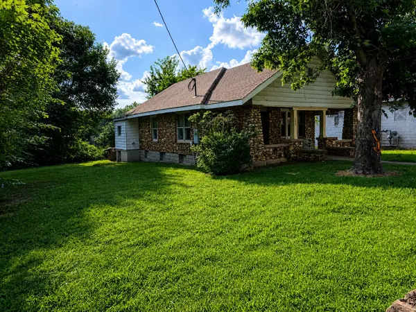 203 N Walnut ST, Anderson, MO 64831