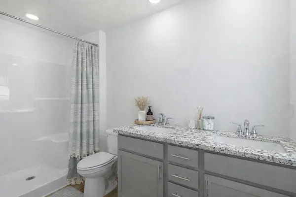 814 S Orchard WAY, Springfield, MO 65802