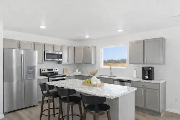814 S Orchard WAY, Springfield, MO 65802