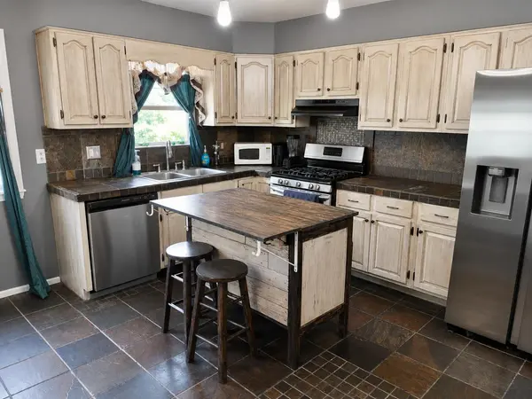 21263 Sunset View LN, Seneca, MO 64865