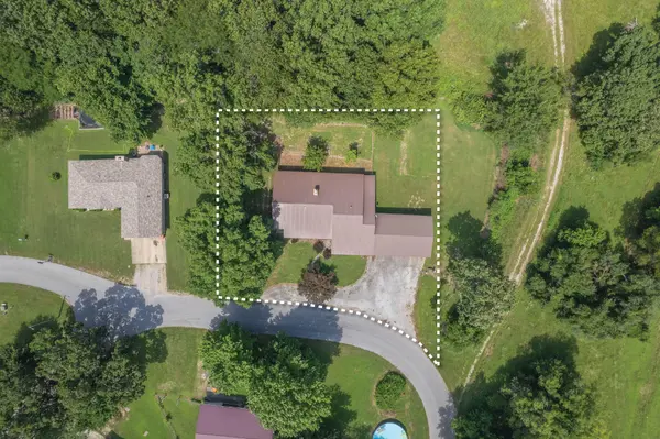 1116 Forest Circle DR, Cassville, MO 65625