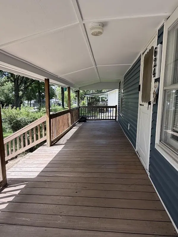 624 N Oakland AVE, Bolivar, MO 65613