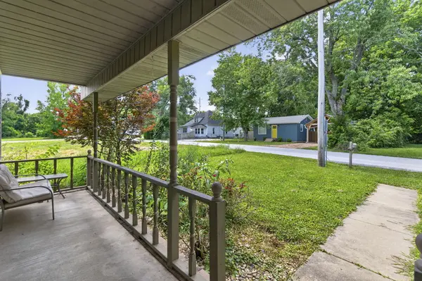 104 N Market ST, Nixa, MO 65714