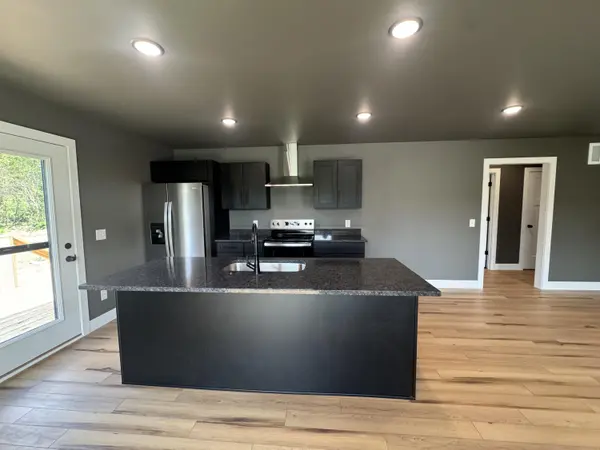1541 N Eisenhower ST, Monett, MO 65708