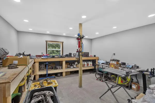 41 Fieldcrest LN, Strafford, MO 65757