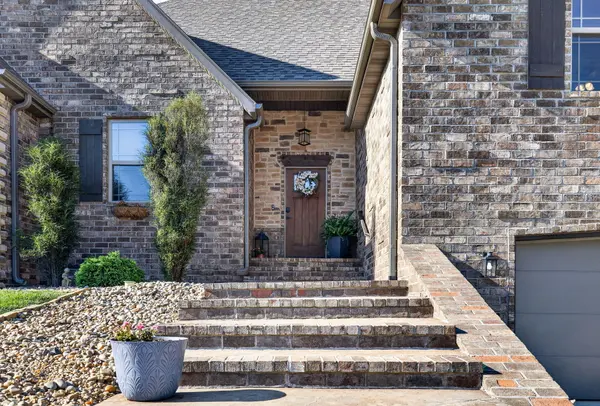 102 E Ironwood DR, Republic, MO 65738