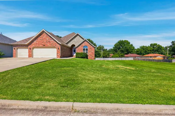 5561 S Pinehurst AVE, Springfield, MO 65810