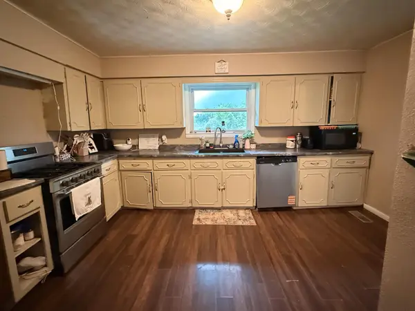 220 S Center ST, Mountain Grove, MO 65711