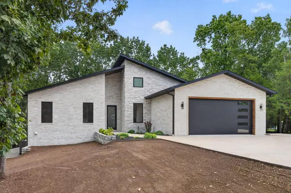 1 Midview DR, Kimberling City, MO 65686