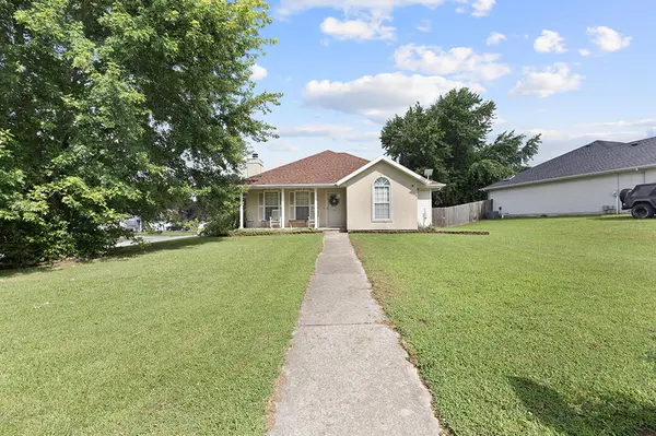 705 S Whippoorwill DR, Strafford, MO 65757