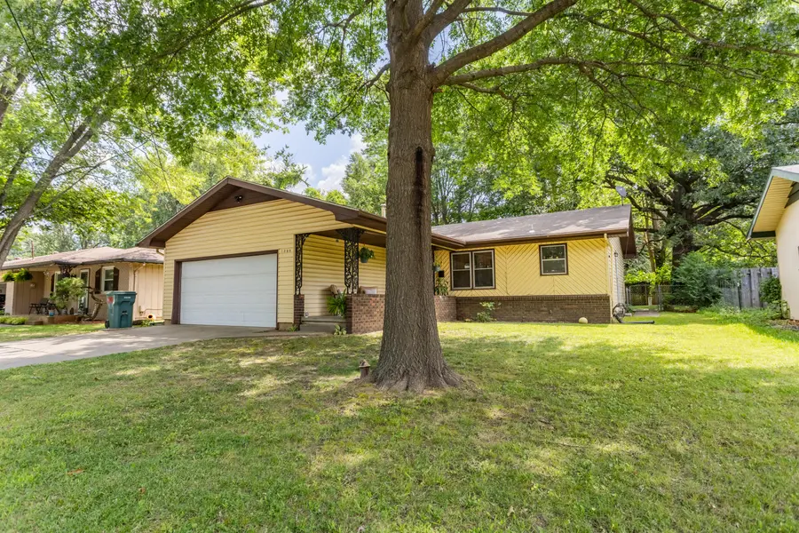 1348 S Arcadia AVE, Springfield, MO 65804