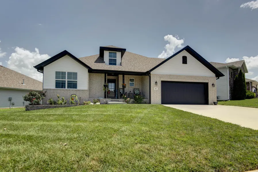 813 E Brewer AVE, Nixa, MO 65714