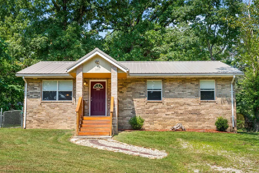 325 Red Bud LN, Forsyth, MO 65653