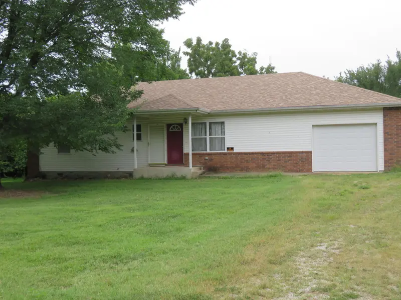 411 E 330th RD, Humansville, MO 65674