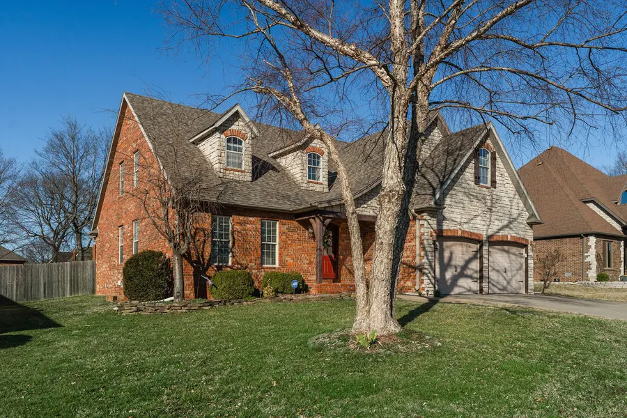 3801 W Randall ST, Battlefield, MO 65619