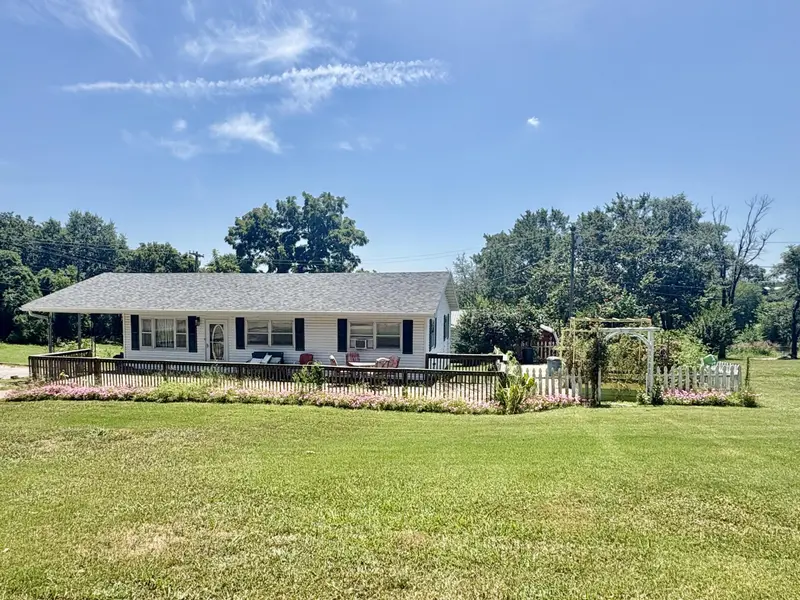 201 Wynes CIR, Greenfield, MO 65661