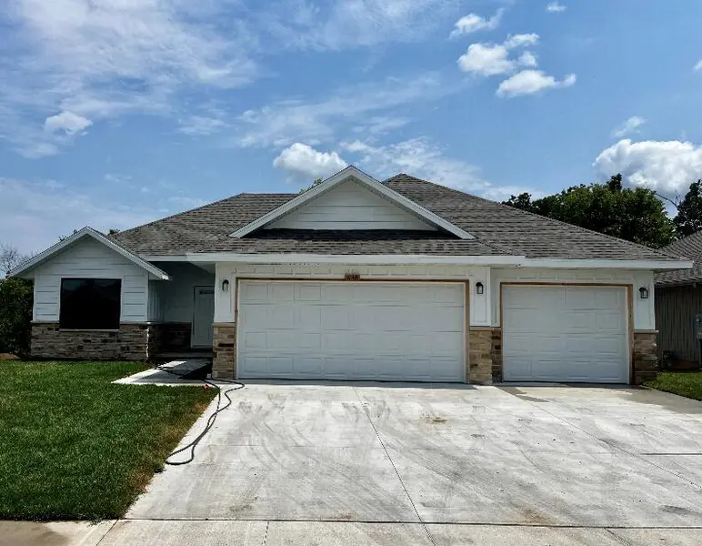 648 W Brook Hollow RD, Nixa, MO 65714