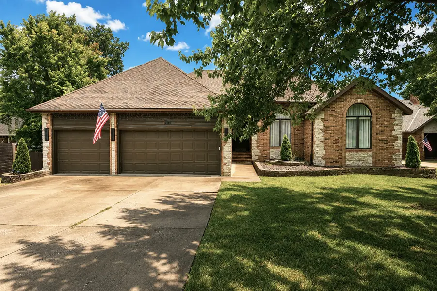 4916 S Buckingham LN, Springfield, MO 65810