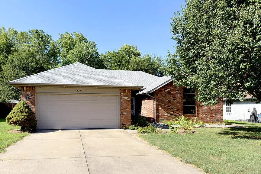 2225 W Rockwood ST, Springfield, MO 65807