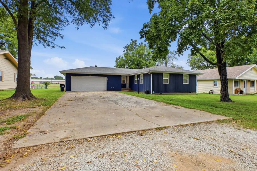 2017 W Northwood ST, Bolivar, MO 65613