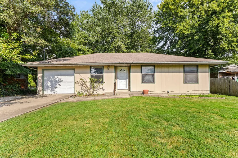1738 N Oak Grove AVE, Springfield, MO 65803